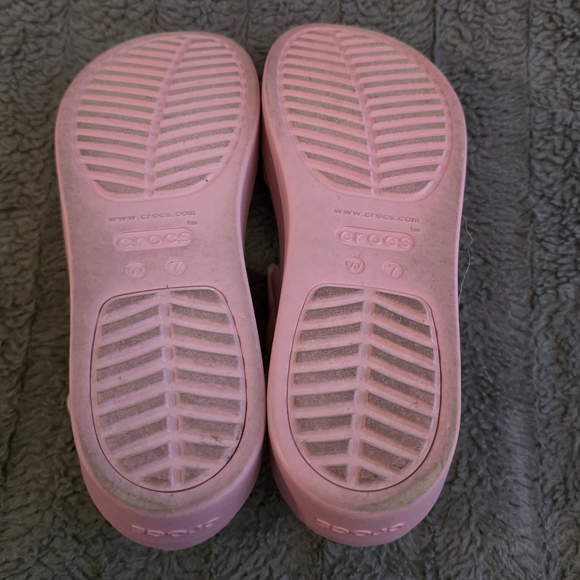 Crocs Brooklyn Woven Low Wedge (Size 7) - Picture 5 of 6